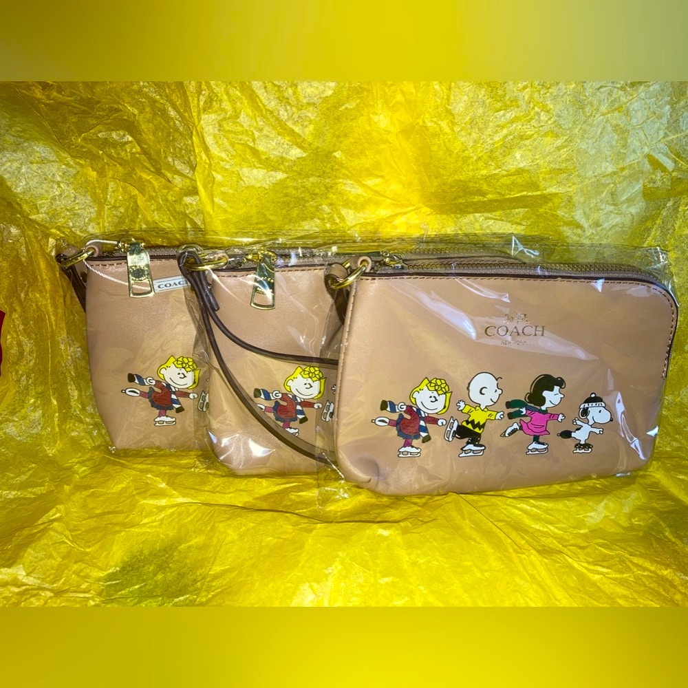 Brown Peanuts Character Wristlet Set
